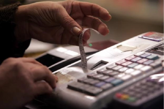 Κρήτη: Πώς εξαφάνιζε αποδείξεις εστιατόριο – Το απίστευτο «λαβράκι» που έπιασε η ΑΑΔΕ